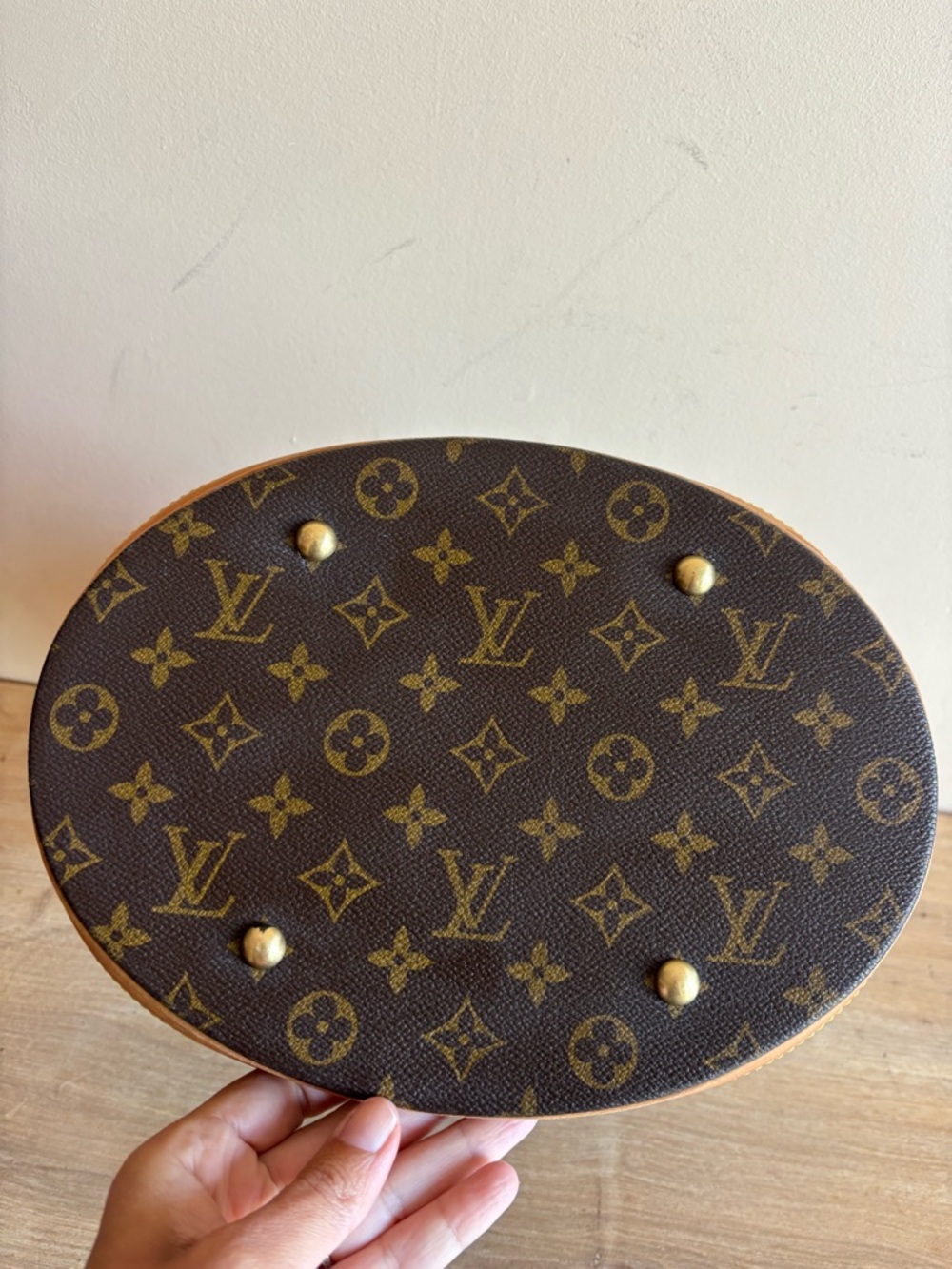Authentic Louis Vuitton bucket GM monogram shoulder bag - Picture 4 of 5